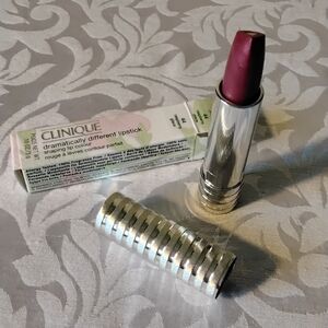 Clinique Dramatically Different Lipstick